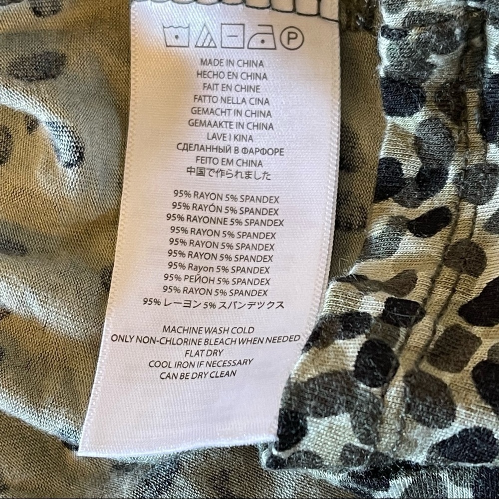 Michael Michael Kors animal print scoop neck top with shoulder zipper si… - Picture 4 of 10